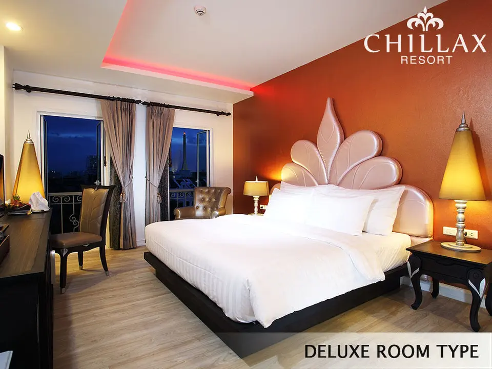 Deluxe romantic room with private whirlpool bathtub — view 1