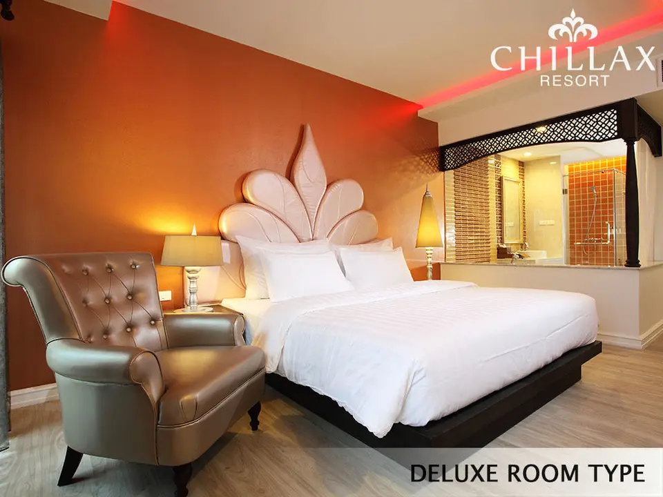 Deluxe romantic room with private whirlpool bathtub — view 2