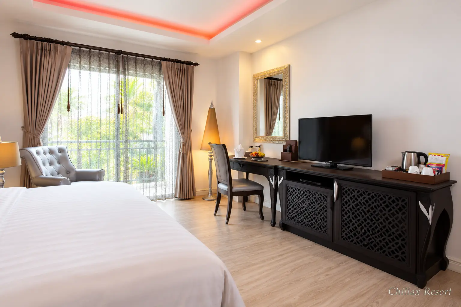 Deluxe Room at Chillax Resort Bangkok — view 1