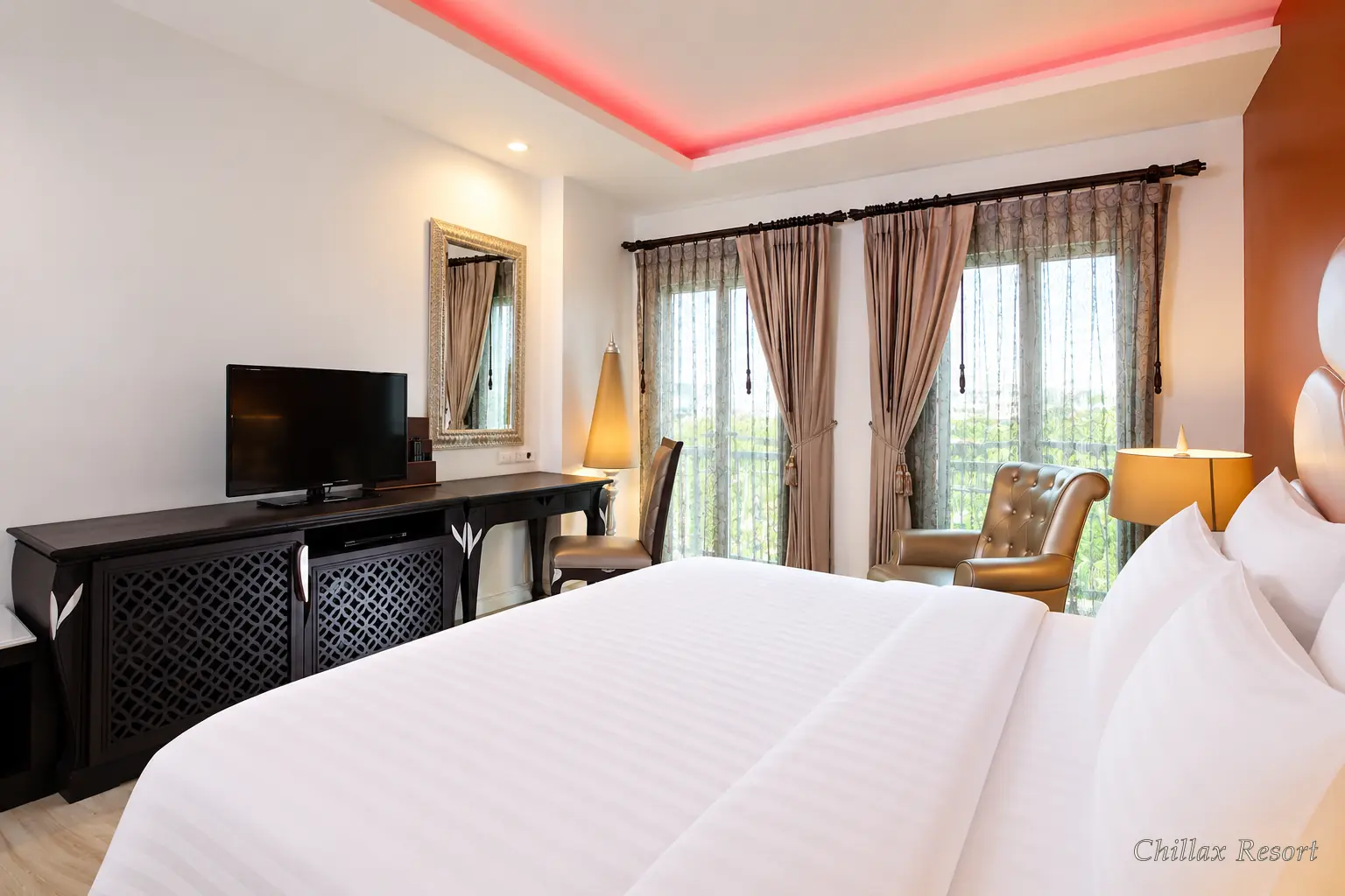 Deluxe Room at Chillax Resort Bangkok — view 3