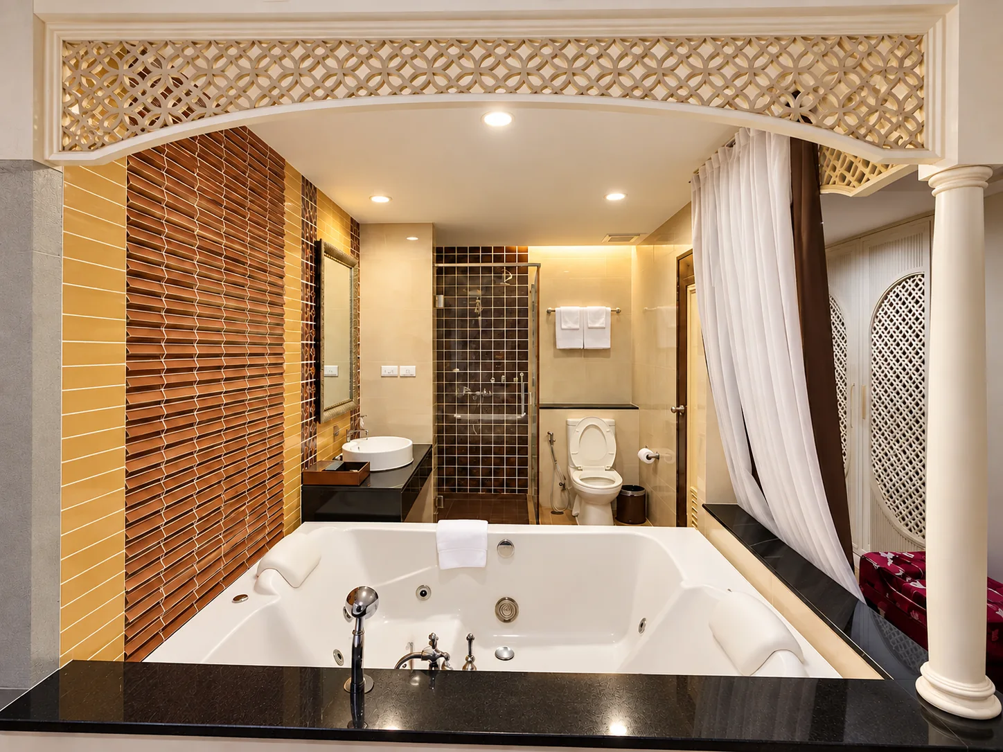 The Deluxe Room features a whirlpool bathtub substantially larger than the Superior Room bathtub. Designed for two adults, it allows two people to relax together comfortably.