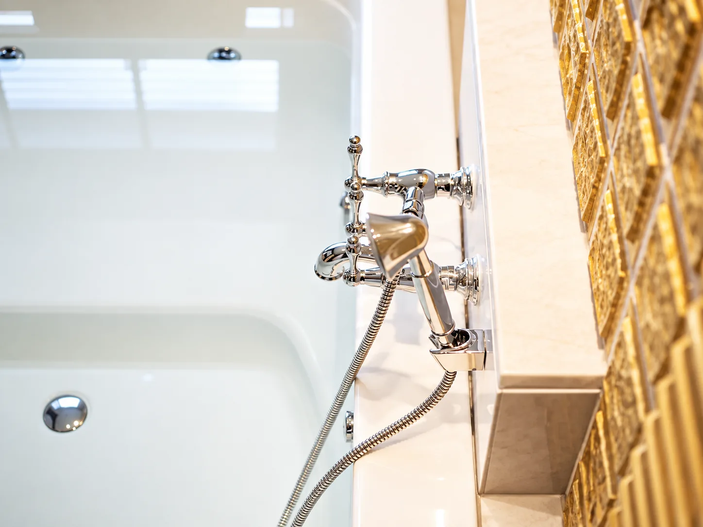 Premier hotel room with private whirlpool bathtub — view 4