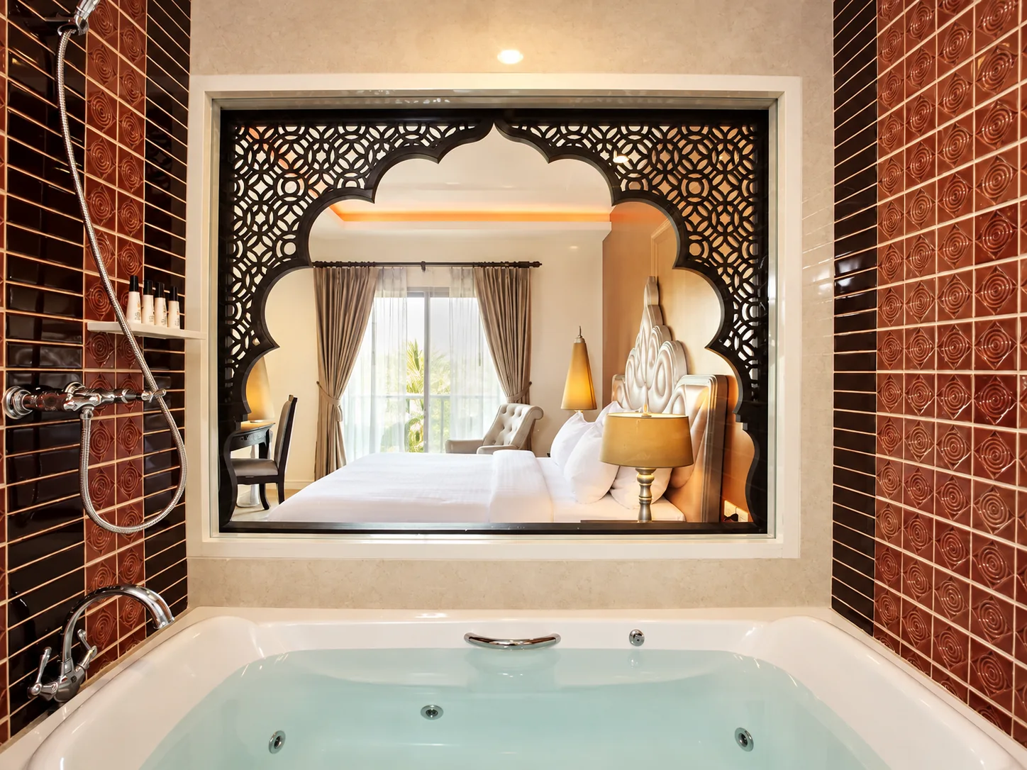 Superior hotel room with whirlpool bathtub — view 3