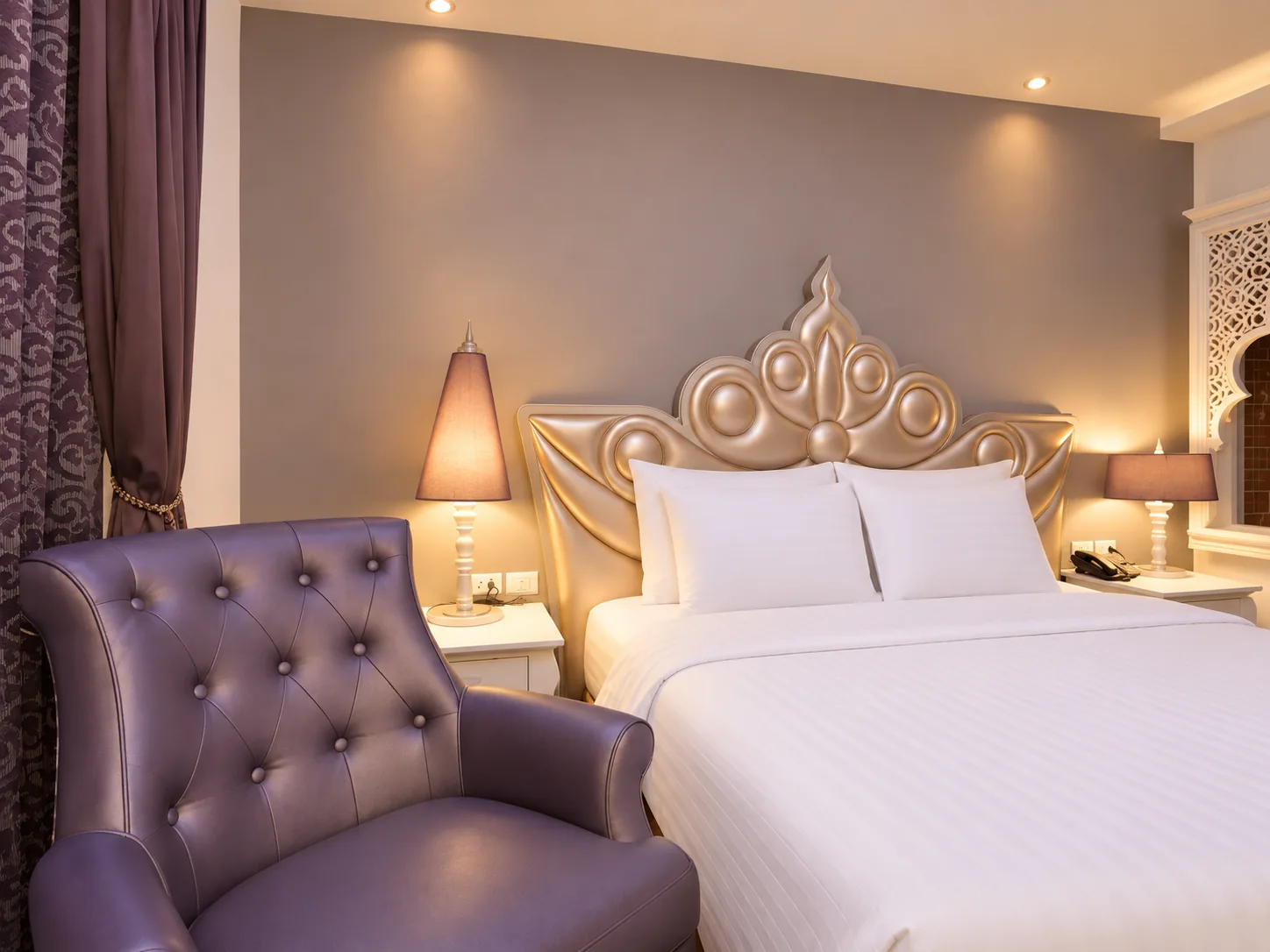 Superior hotel room with whirlpool bathtub — view 6